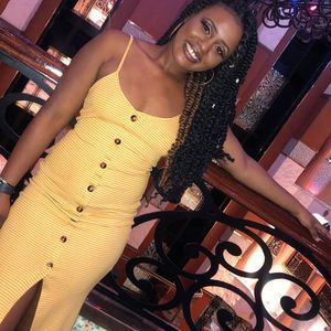 Meet your Posher, Alexis